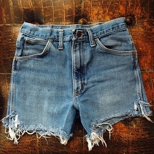 The Perfect Denim Highwaist Cut Off Wranglers